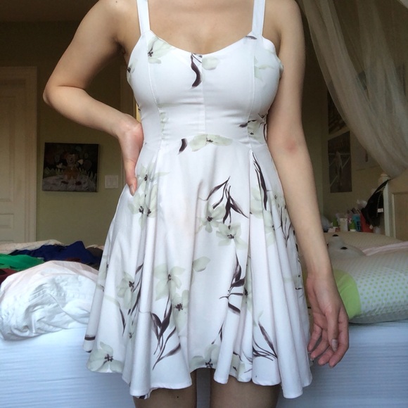Urban Outfitters Floral Lace Up Back Dress - Picture 2 of 2